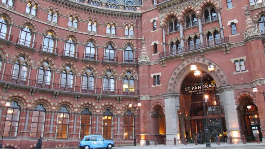 A Muggle's Guide to London: Harry Potter Walking Tour - The house test and why the guide keeps it fun for real groups