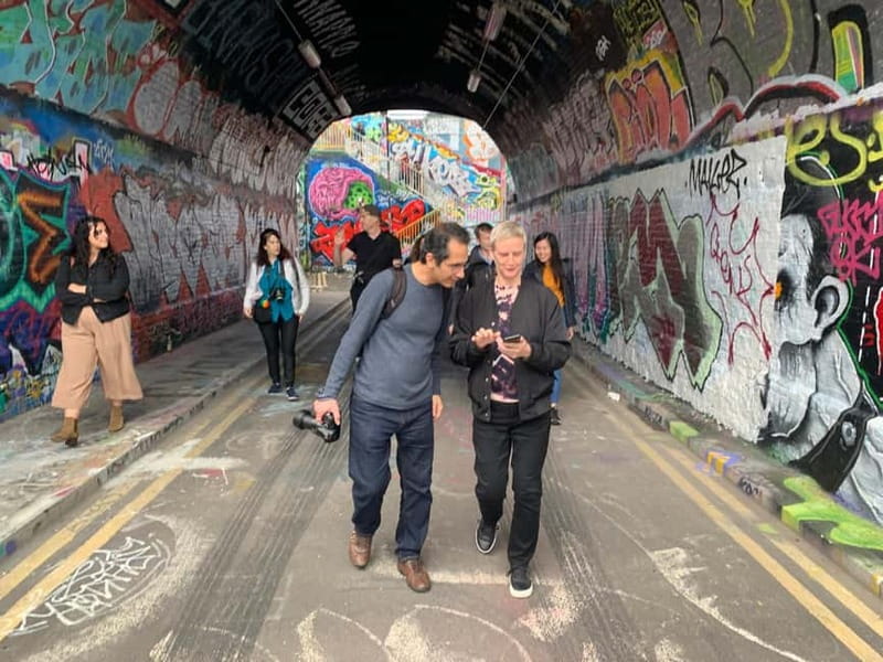 ADVANCED GRAFFITI STREET ART TOUR / SHOREDITCH / EAST LONDON - Banksy, Plus the Rest of the Cast: Context Changes Everything