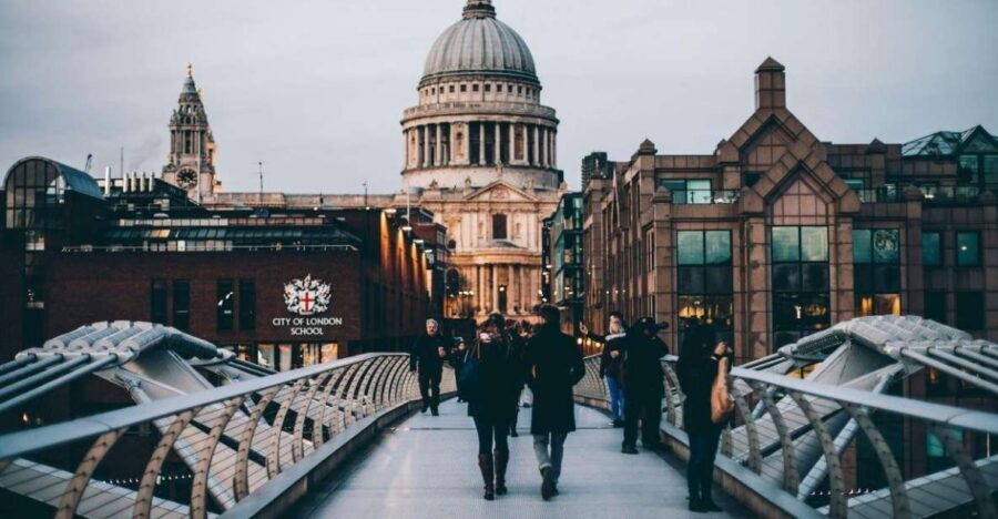 Best of London Walking Tour-3 Hours, Small Group max 10 - Meeting at Waterstones: Finding Your Guide Without Stress