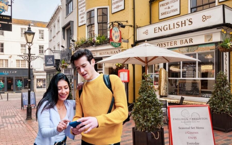 Brighton: City Walking Tour & Exploration Game - Through the Lanes and Twittens: Narrow Passages, Story Clues, and Real Brighton Texture