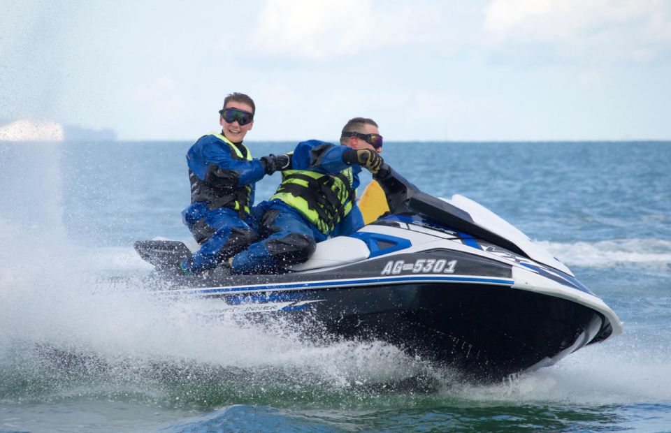 Brighton: Jetski Ride - Riding without a license: learning control on the Seadoo GTI 130