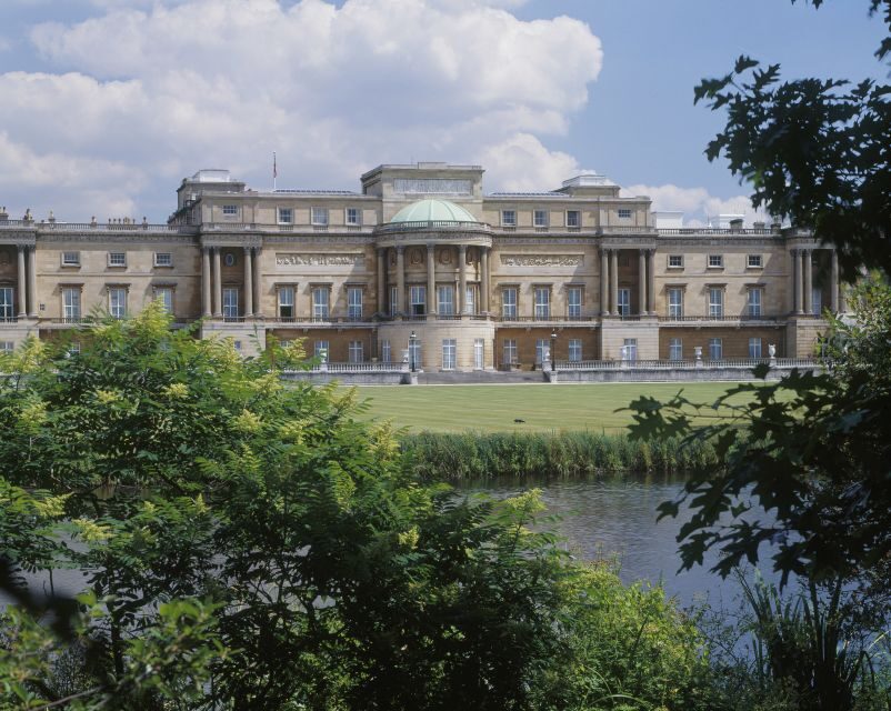 Buckingham Palace and Stonehenge Tour - Start at Buckingham Palace: Changing of the Guard and a 10:00 Entry Window