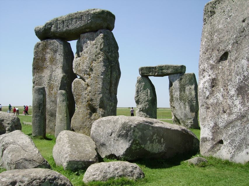 Buckingham Palace and Stonehenge Tour - London Sightseeing Between Royals and Stonehenge: Trafalgar Square and Piccadilly