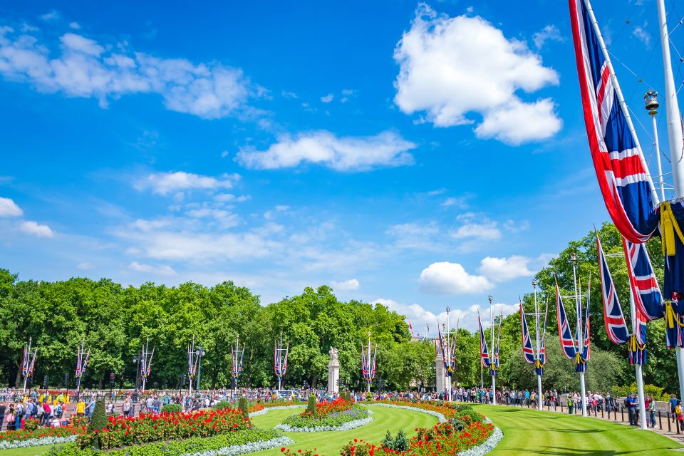 Buckingham Palace Exterior and Royal History Private Tour - Key things you’ll notice on this Buckingham Palace exterior tour
