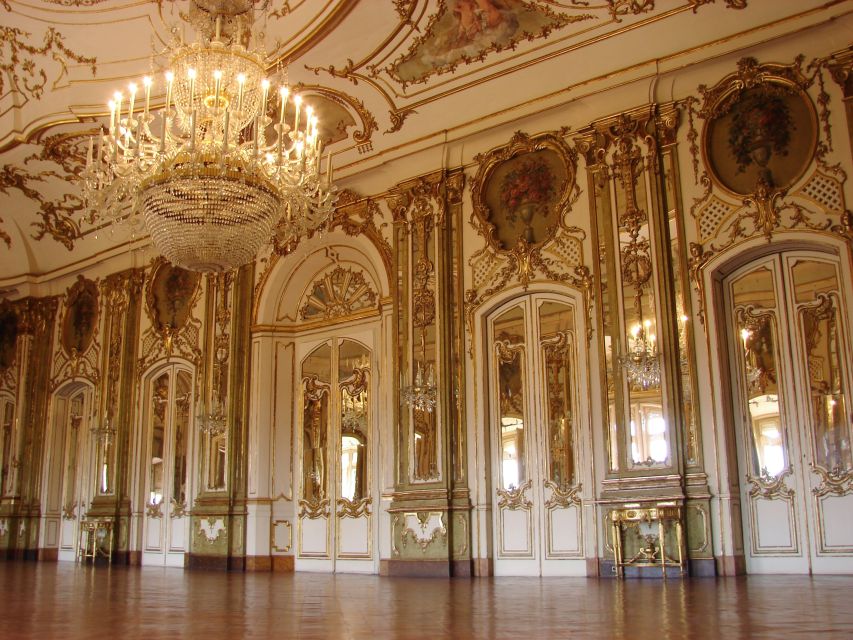 Buckingham Palace Exterior and Royal History Private Tour - Westminster highlights on the 4- and 5.5-hour options