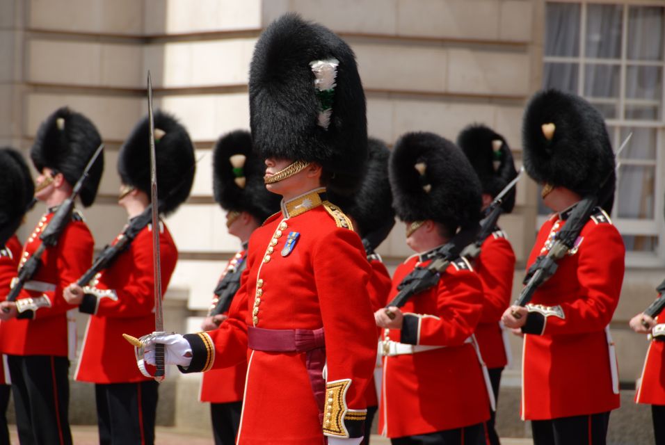 Buckingham Palace Exterior and Royal History Private Tour - Private transport options: saving time in the real London