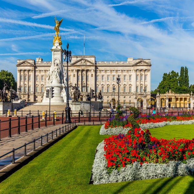 Buckingham Palace Exterior and Royal History Private Tour - Admiralty Arch, Horse Guards, and the monarchy in public view