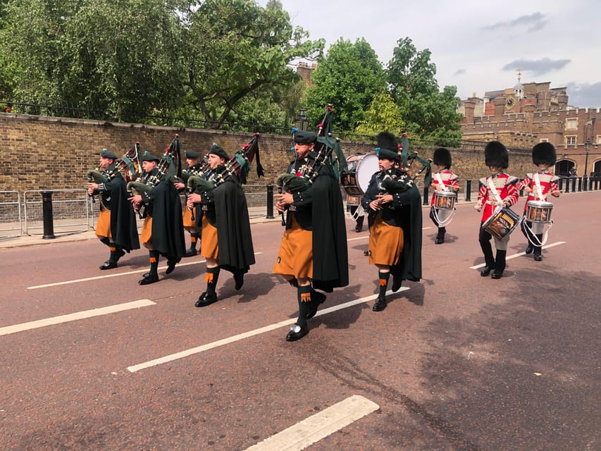 Buckingham Palace Visit and Changing of the Guard Tour - Should you book Buckingham Palace and the Changing of the Guard tour?