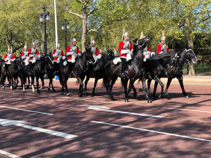 Buckingham Palace Visit and Changing of the Guard Tour - FAQ