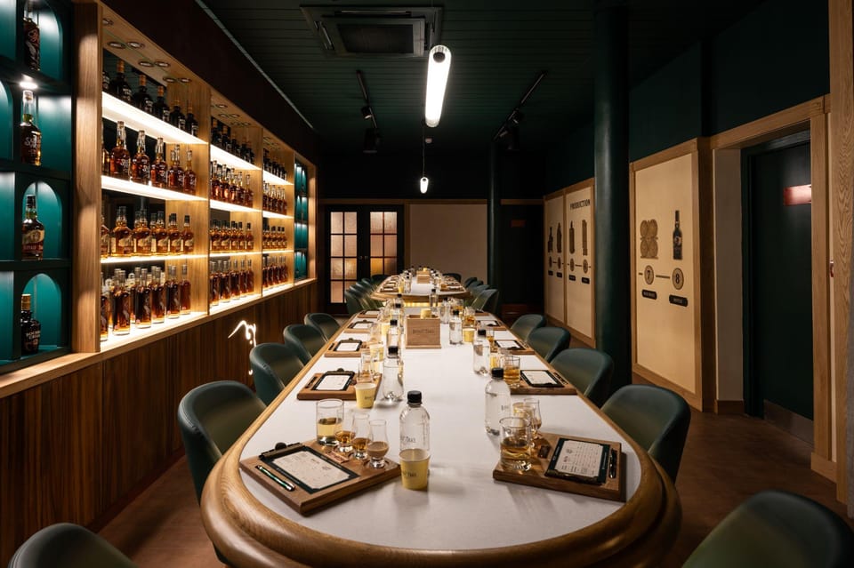 Buffalo Trace Distillery: Whiskey Tasting Experience - How the guided story works: technique, humor, and question time
