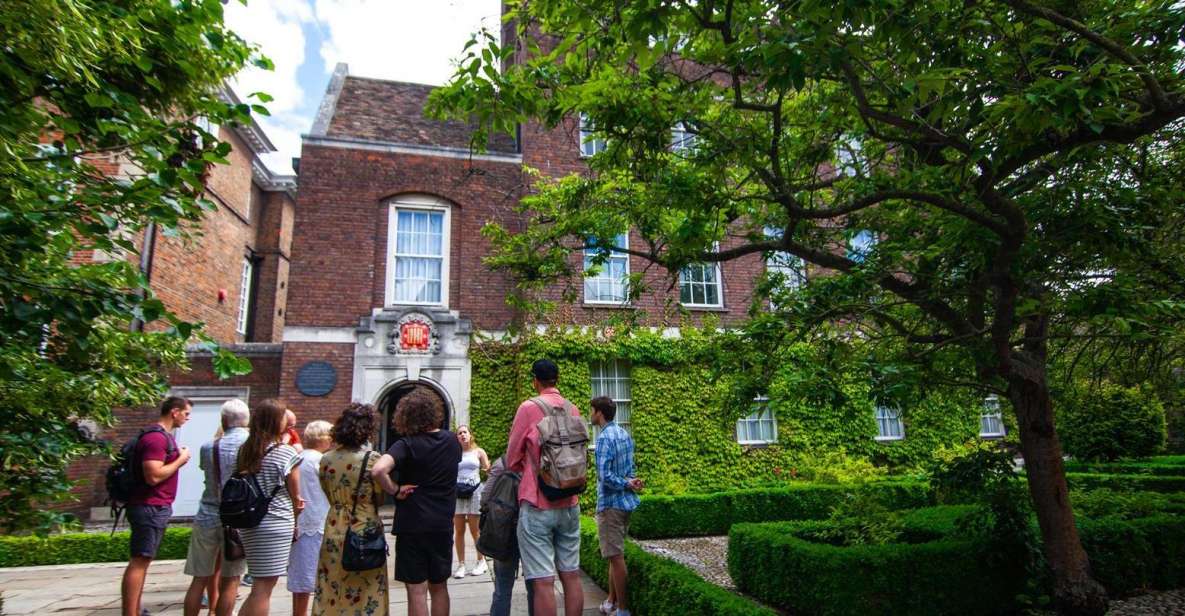 Cambridge: 2-Hour Private University Walking Tour - Photo stops that make sense: King’s College Chapel and the Mathematical Bridge