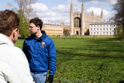 Cambridge: Alumni-Led Walking & Punting Tour w/Kings College - Finding your group at King’s Parade without stress