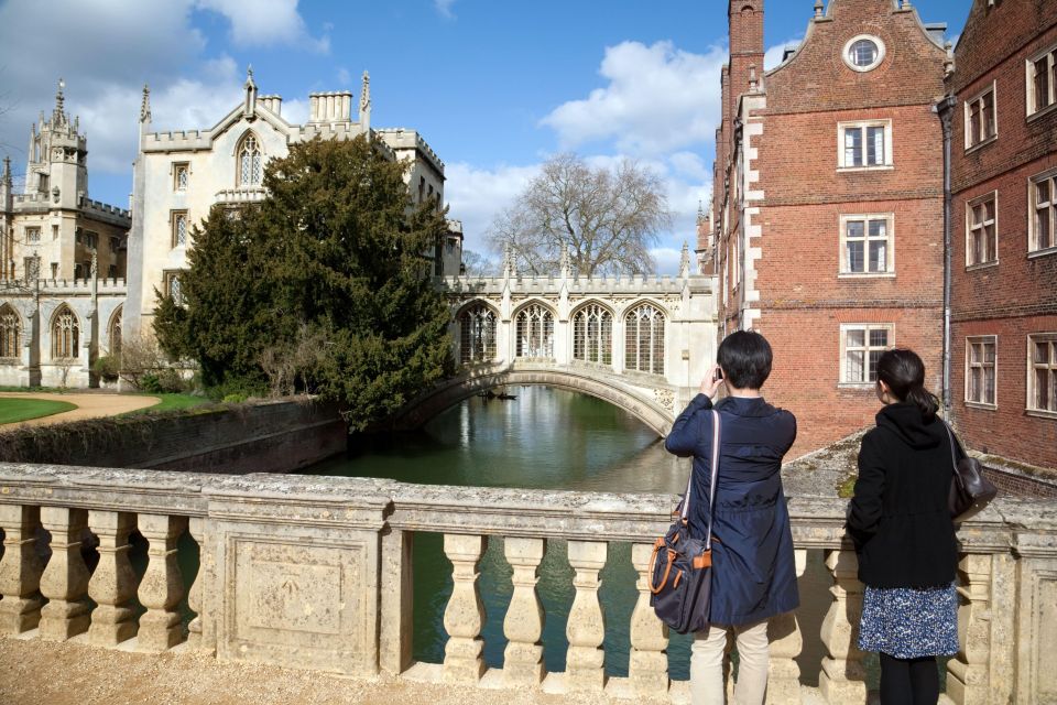 Cambridge: Chinese University Student-Guided Walking Tour - Market Square, St Bene’t’s Church, and the Round Church Feel