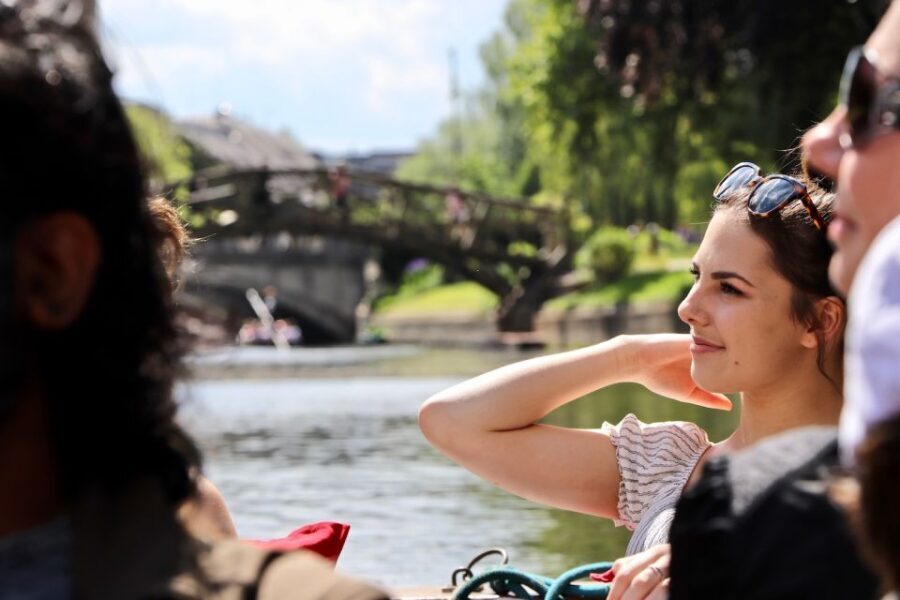 Cambridge: Private Chauffeured Punting Tour - English Guide and Audio in Chinese: How Communication Works