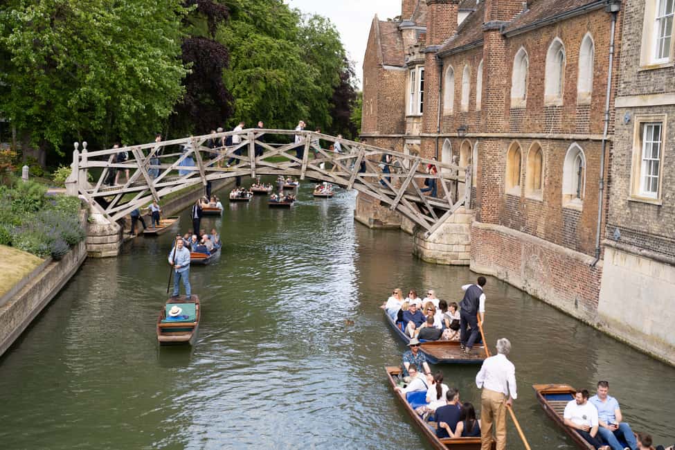 Cambridge: Punting Tour on the River Cam - St John’s and the Kitchen Bridge: the route where stories get specific