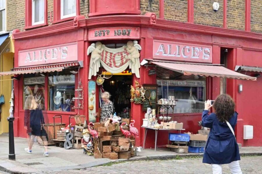 Colourful Notting Hill Photography Tour - Portobello Market area: street photos with real-world patience