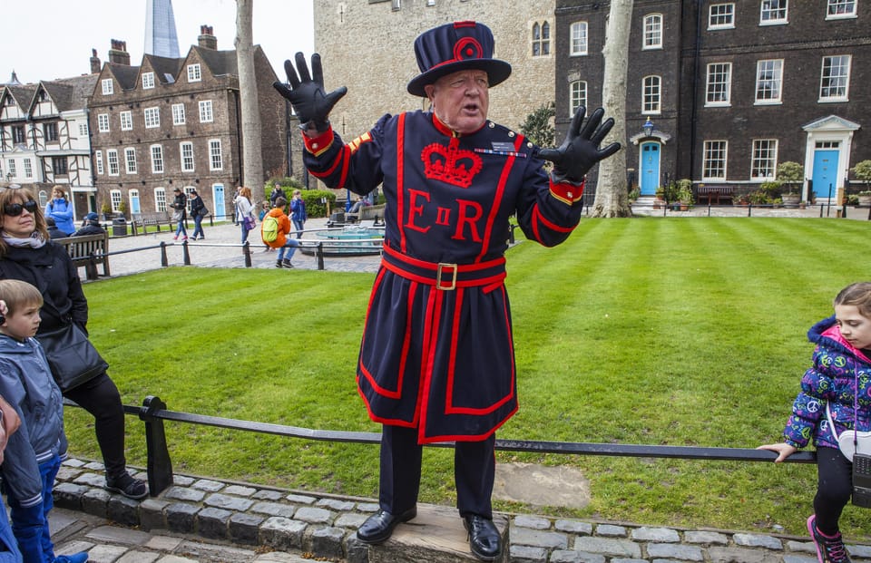Exclusive Beefeater Meet & Greet at the Tower of London - Entering the Tower with a Yeoman Warder in your ear