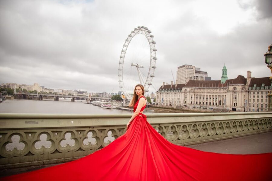Flying dress professional photoshoot with pro photographer - Big Ben is the anchor: what the main photo stop gets you