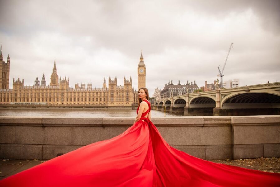 Flying dress professional photoshoot with pro photographer - Choosing landmarks like Tower Bridge and Westminster (without overcomplicating it)