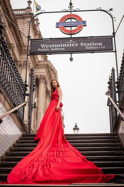 Flying dress professional photoshoot with pro photographer - Posing guidance with Mehr Farahani: the difference between stiff and styled