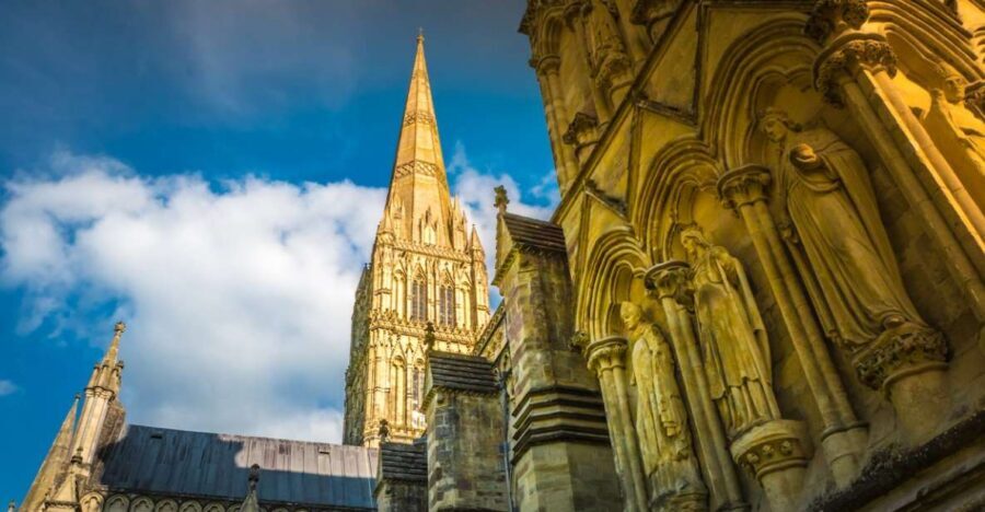 From Bath: Private Stonehenge and Salisbury Tour with Pickup - Stonehenge with a guide who connects the latest research