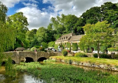 From Cambridge: Guided day trip to Stratford & The Cotswolds - Starting in Cambridge: 8 AM departure and a smooth meeting spot