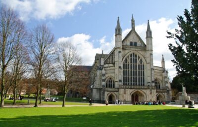 From London: 3-day Isle of Wight & the Southern Coast Tour - Quarr Abbey and Shanklin: architecture with a side of real island life