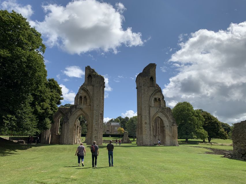 From London: Glastonbury and Cheddar Gorge Guided Day Trip - Free time in Glastonbury town: how to use it well