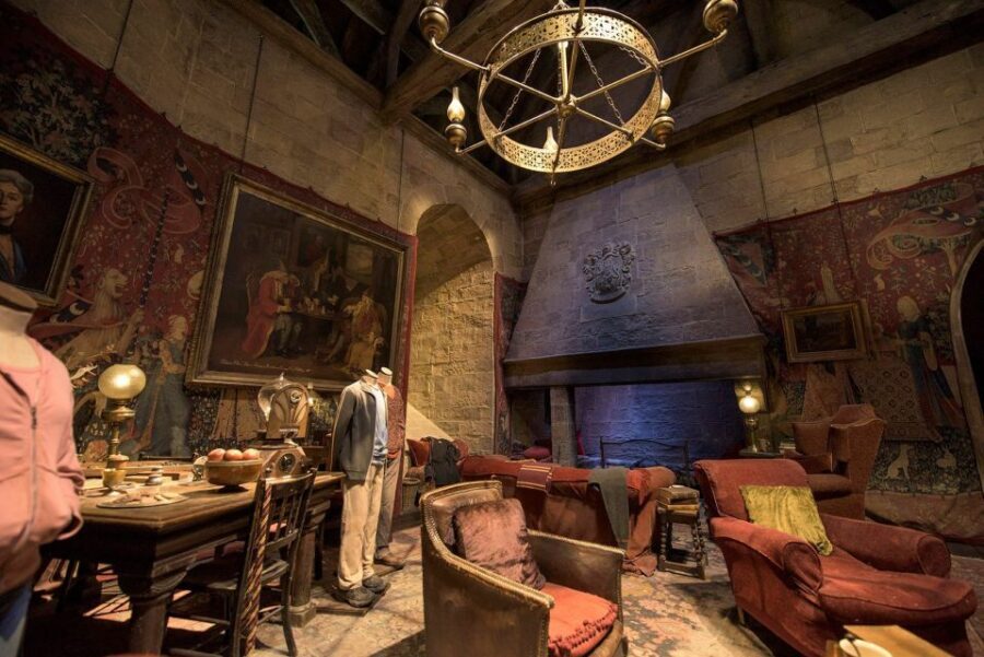 From London: Harry Potter Family Package with Transfers - Platform 9¾ and Hogwarts Express: the easy win for families