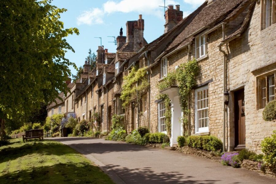 From London: Oxford and Cotswolds Villages Day Trip - Chiltern Hills Coach Views and the Stories Your Guide Brings
