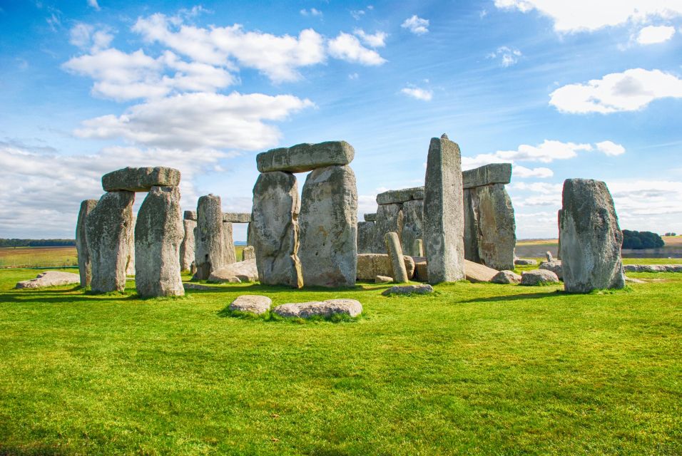 From London: Private Trip to Stonehenge with Hotel Transfer - Stonehenge in 6 Hours: The Pace and the Feeling