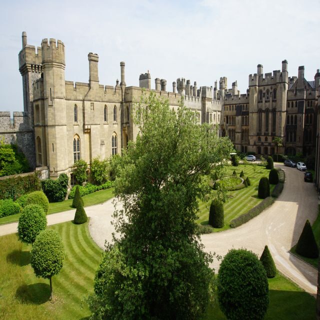 From London: Skip-the-line Windsor Castle Private Car Trip - Key things I’d notice first