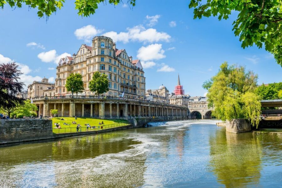 From London: Stonehenge and Bath Full-Day Tour - Getting to Stonehenge and Bath from Victoria: what the 10-hour day feels like