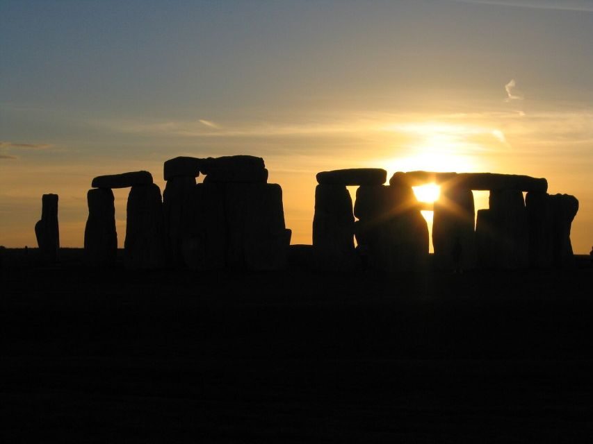 From London: Stonehenge Private Inner Circle Tour with Bath - Lacock’s Historic Streets and the 14th-Century Inn Meal Stop