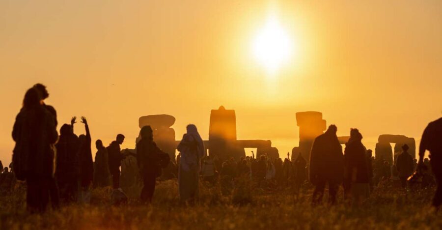 From London: Stonehenge Summer Solstice Sunset Tour (Jun 20) - Why the Summer Solstice at Stonehenge feels different than daytime visits