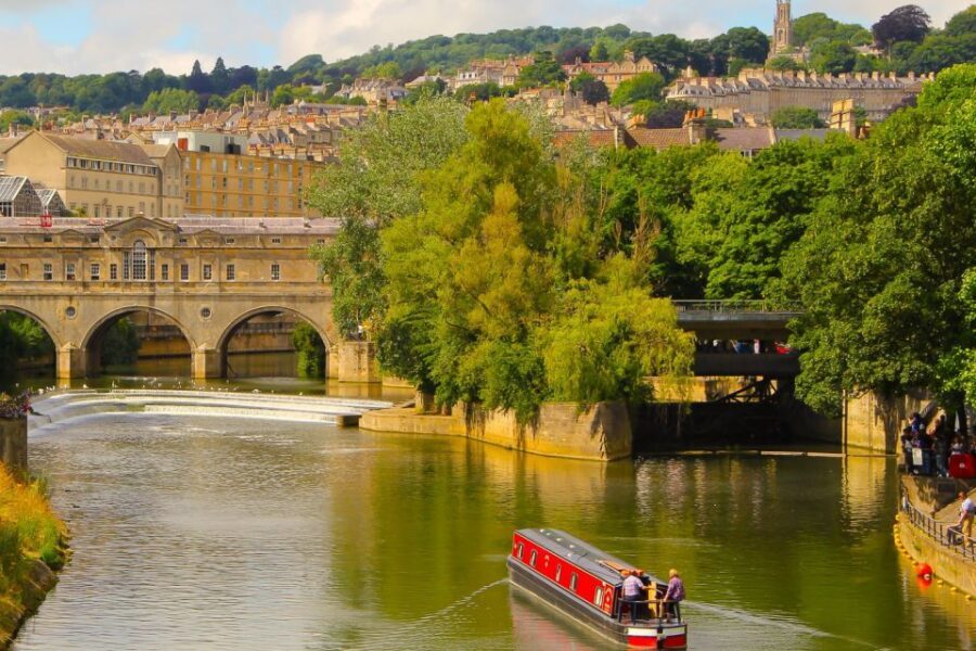 From London: Stonehenge, Windsor, and Bath Small Group Tour - Guides and the small-group advantage (why it feels smoother)