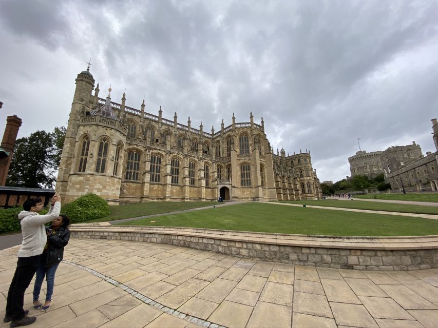 From London: Windsor Castle & Stonehenge Private Day Trip - Optional 3:30 Pub Lunch: Fish and Chips in the Countryside