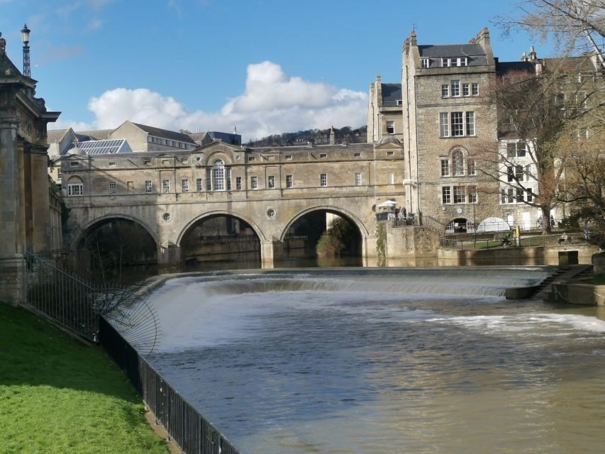 From Southampton: Stonehenge and Bath Guided Day Trip - Stonehenge With a Live Guide: The Mystery Gets Meaning