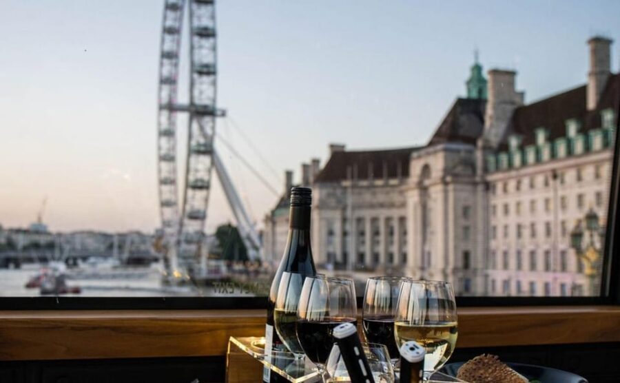 Gastronomic 6-course fine-dining dinner on Luxury London Bus - Starting at 25 Victoria Embankment: how to find your bus without stress