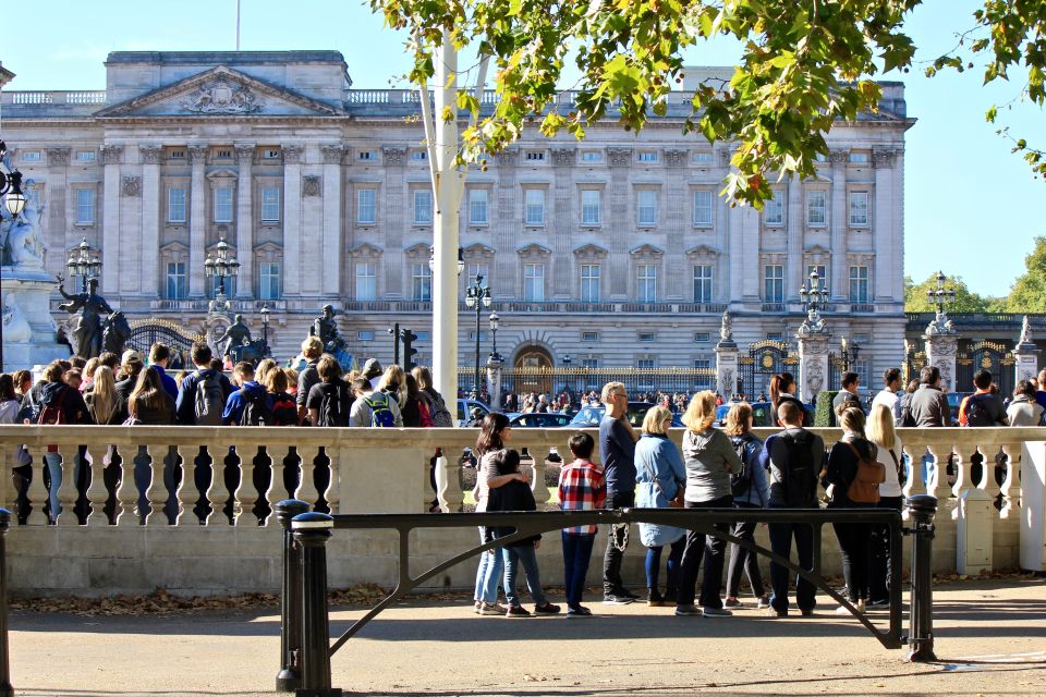 Grand London Half-Day Bicycle Tour - Covent Garden break: street entertainers and a snack plan