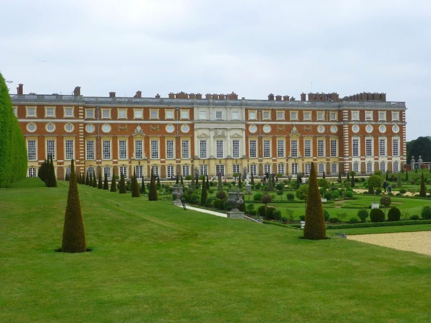 Hampton Court Palace Private tour With Fast Track Entry - Getting in fast: tickets sorted, fast lane ready
