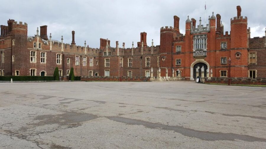 Hampton Court Palace Private tour With Fast Track Entry - William III and Mary II: baroque elegance by Wren