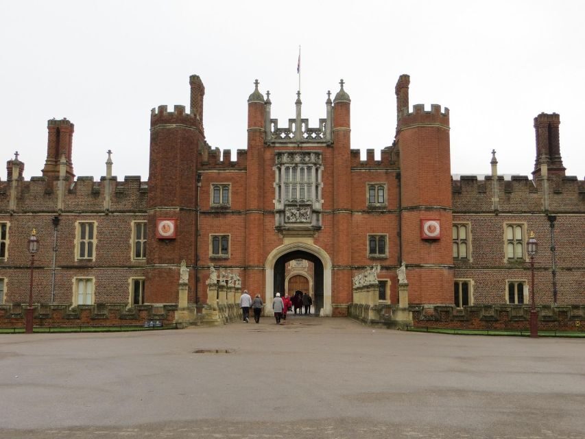 Hampton Court Palace Private tour With Fast Track Entry - The chauffeur ride from Soho makes the day simpler