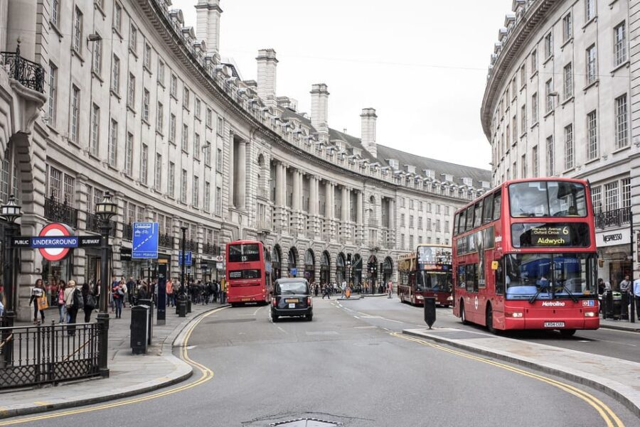 Harry Potter Private Tour of London in Spanish - Piccadilly Circus to Big Ben: filming locations you can actually point at