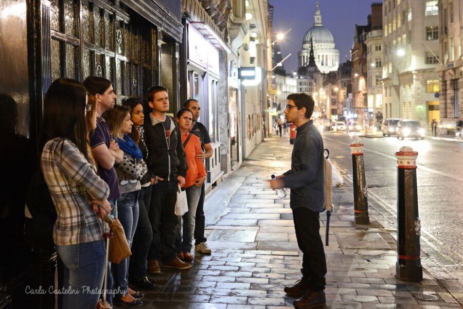 Historic pub tour with Brazilian guide (in Portuguese) - Meeting Rafa and getting London in Portuguese
