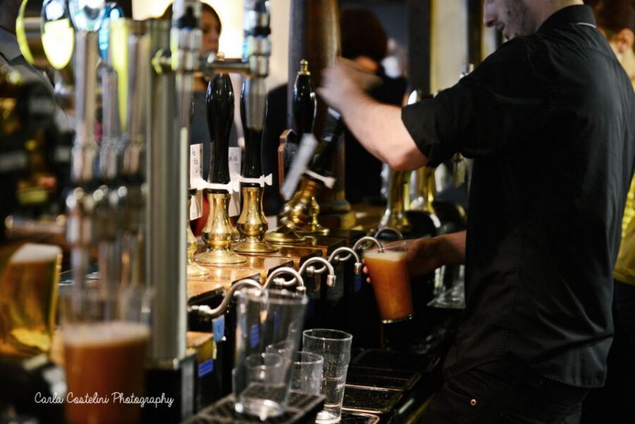 Historic pub tour with Brazilian guide (in Portuguese) - Who should book this pub crawl, and who should skip it