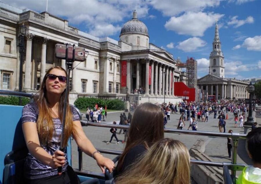 Hop-on Hop-off London Bus Tour & The London Dungeon - Key things you should know before you commit