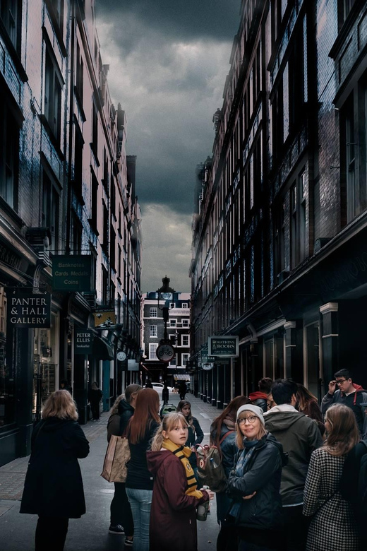 Italian Language : Original Harry Potter Walking Tour - Trafalgar Square, Knockturn Alley, and Diagon Alley in one continuous run
