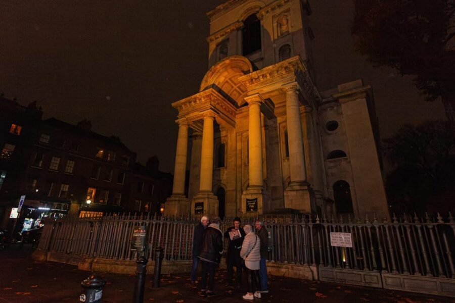 Jack the Ripper Walking Tour: Murder, Mystery, & the Women - The guide experience: clarity, sensitivity, and pacing