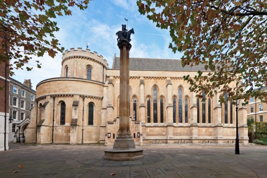 Law in London Private Tour - Entering the Royal Courts of Justice on the Strand